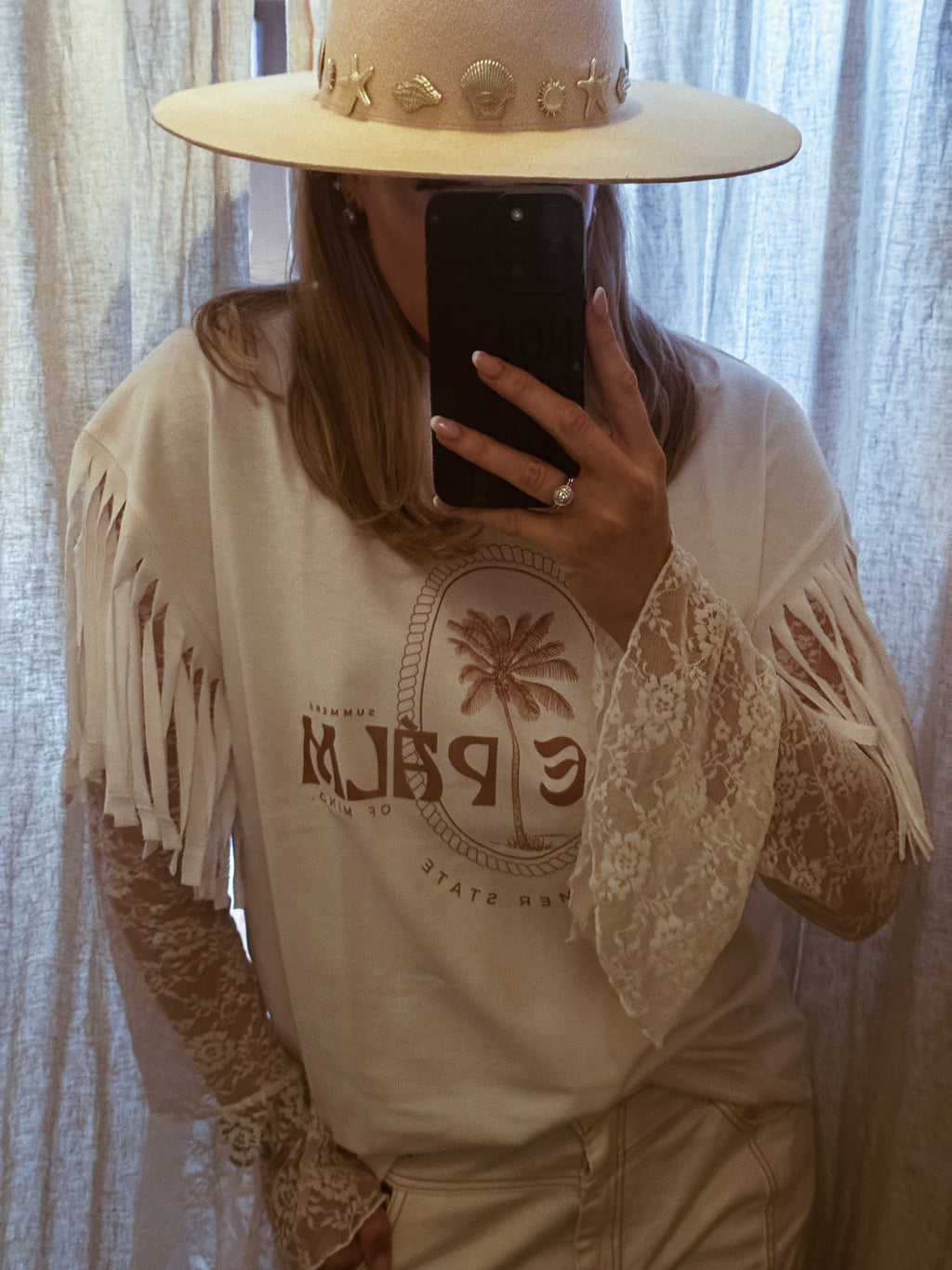 BOHEMÉ FRINGE | ICONIC IBIZA ISLAND T-SHIRT - BLANCO