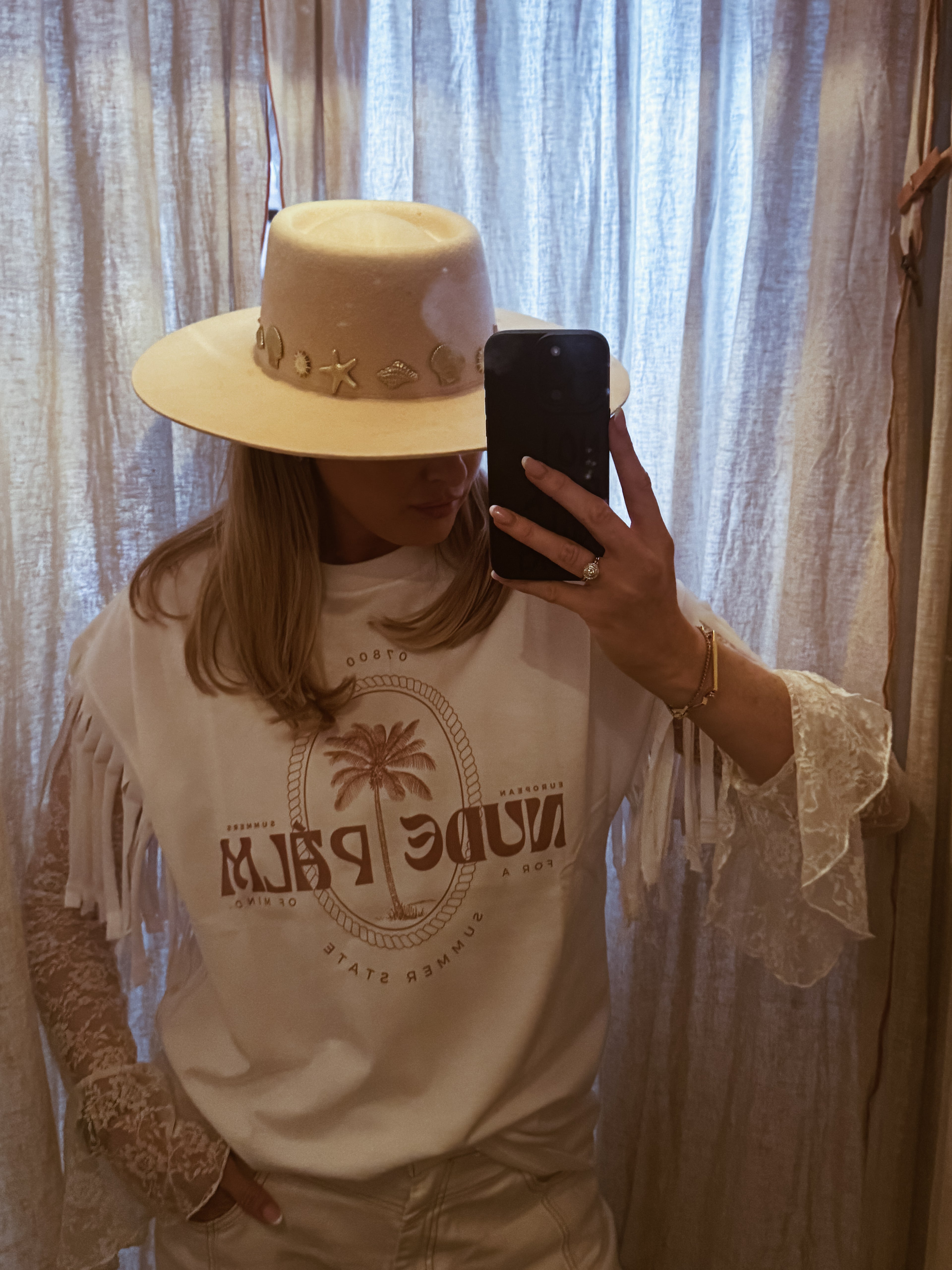 BOHEMÉ FRINGE | ICONIC IBIZA ISLAND T-SHIRT - BLANCO