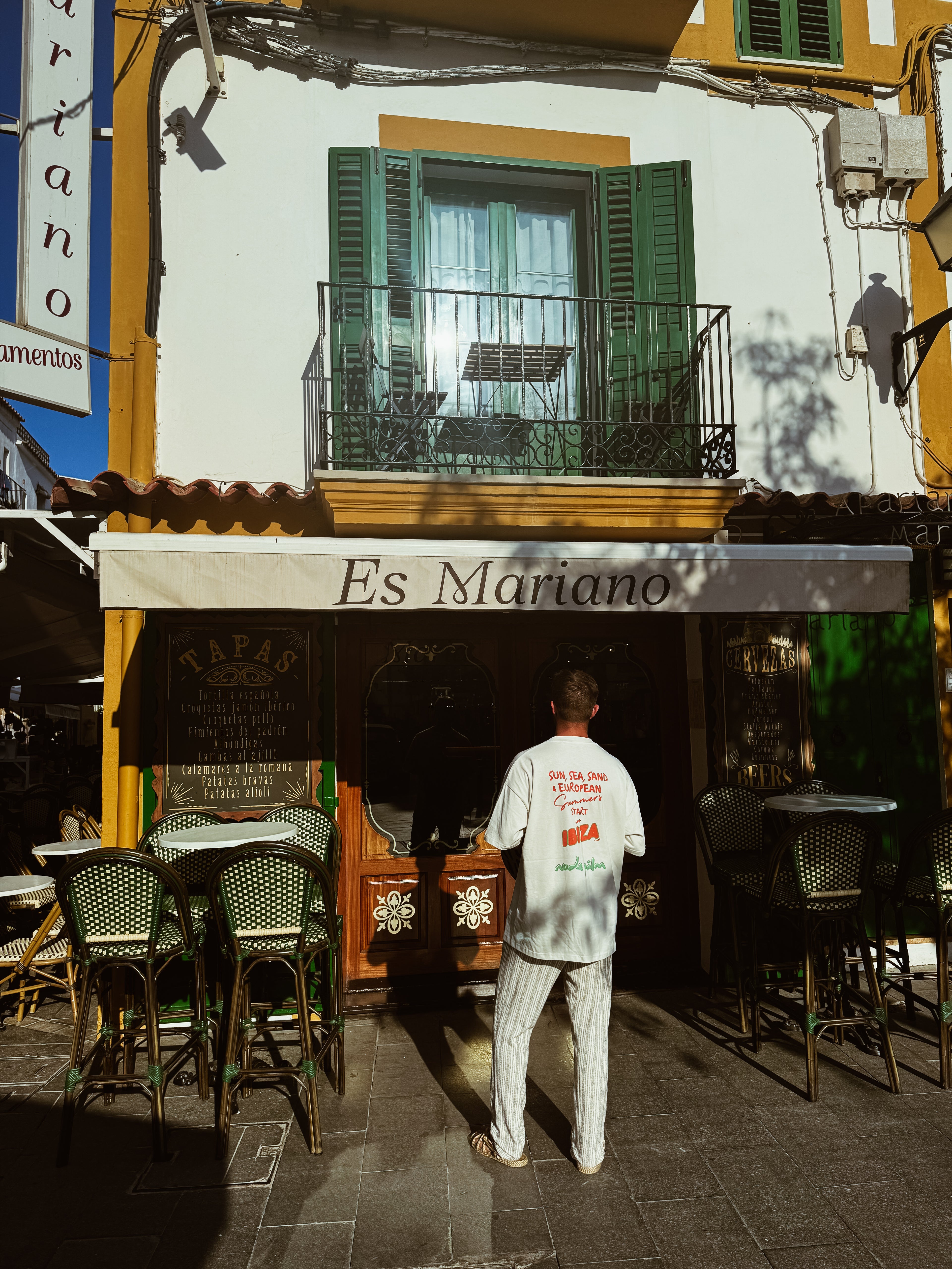 ISLA IBIZA CHERRY UNISEX T-SHIRT - VINTAGE WHITE